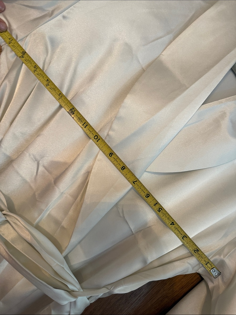 Victoria's Secret Ivory Satin Robe - Picture 5 of 8